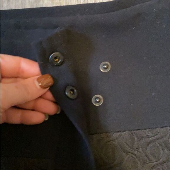 EXCELLENT CONDITION CUTE CABI #926 BLACK WRAPAROUND TEXTURED SWATHE SKIRT SMALL - Picture 3 of 12